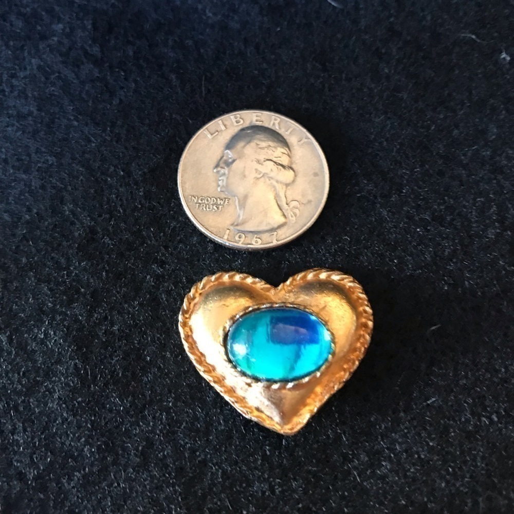 Heart buttons ❤️ 💙💚 - Picture 2 of 6